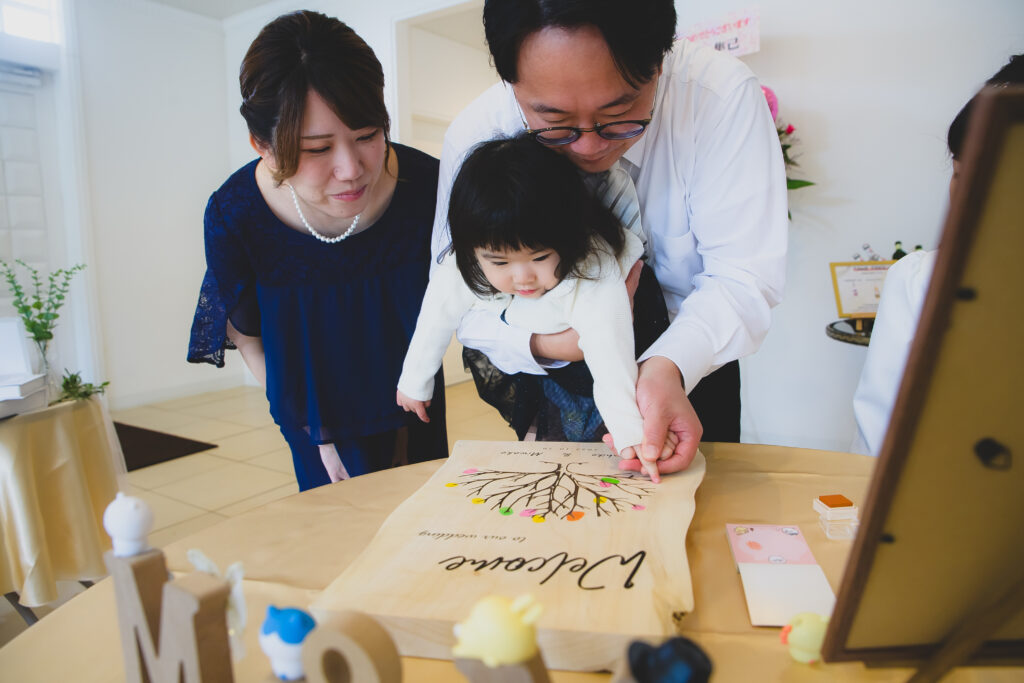 ゲストとつくる木製結婚証明書✨
