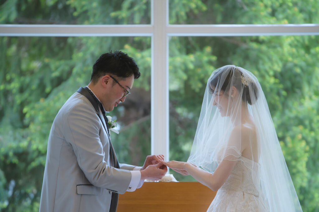 婚約指輪を結婚指輪でそっと包む。エンゲージカバーセレモニー💍