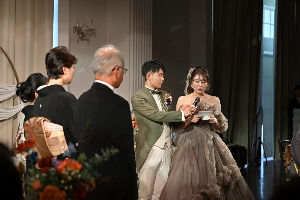 体重米と花束に、感謝を込めて。手紙朗読と記念品贈呈